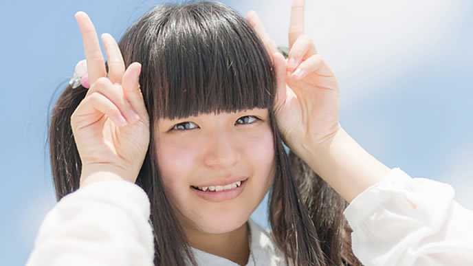 コミュニケーションが苦手でも笑顔は忘れない女性