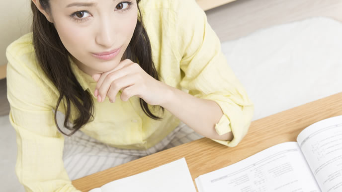 履歴書の書き方に悩む就活生