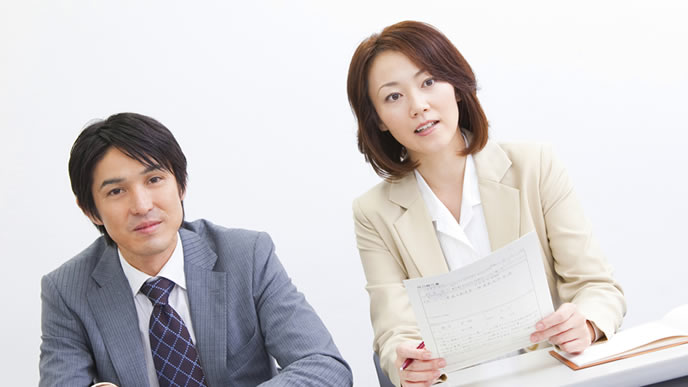 応募者の英語力を確かめる面接官