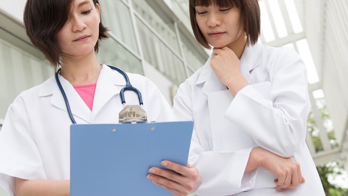 医療事務で働く女性