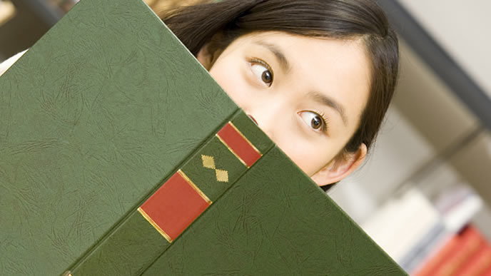 作文の書き方をシュミレートする就活生
