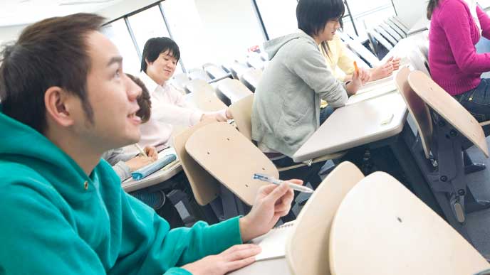 授業中の大学生