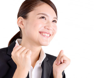 事務職に就いて良かったことを答える女性