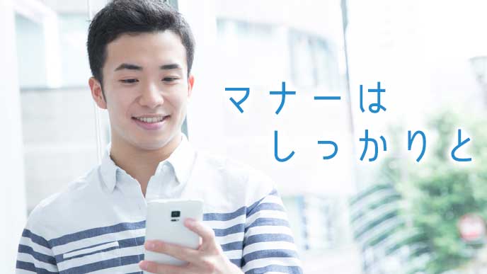 面接を受ける企業に折り返しの電話をする就活生