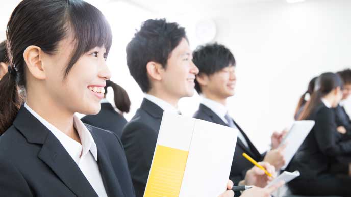 学内セミナーを受ける大学生