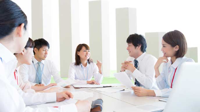 ミーティングをしているビジネスマン達