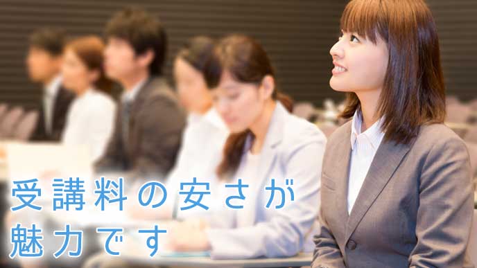 講習会を受けている就活生達