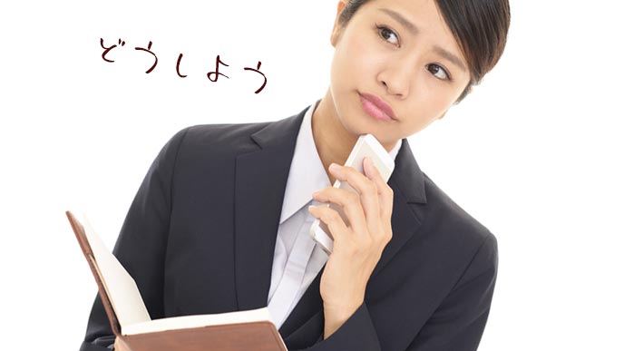 面接中の体調不良で悩む女性