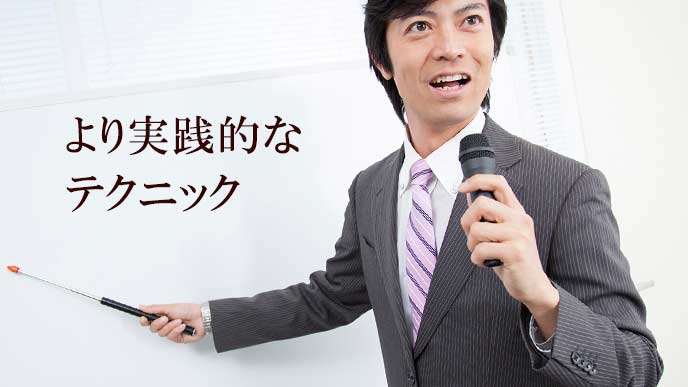 講義する就職エージェント