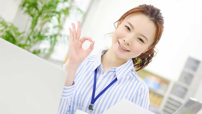 パソコンを使ってキャッシュフロー計算書を作成した女性