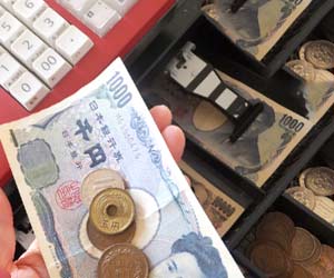 コンビニの店員