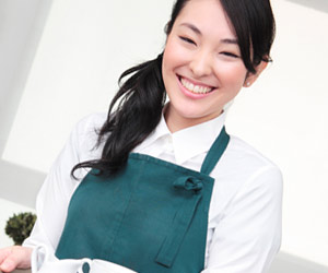 笑顔のウェイトレス