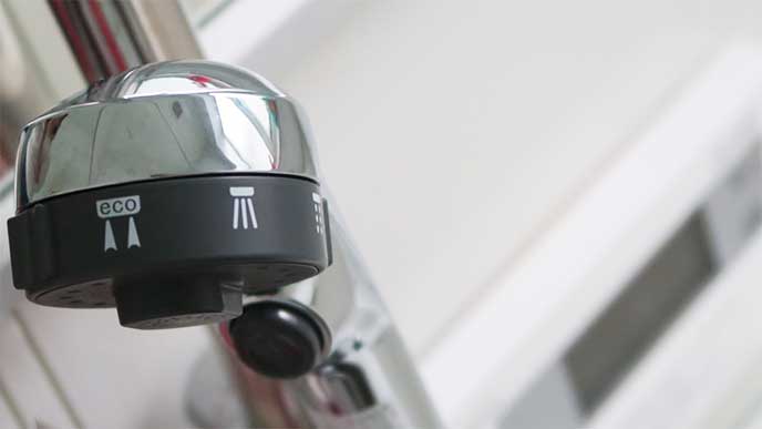 ボタン付きのシャワーヘッド