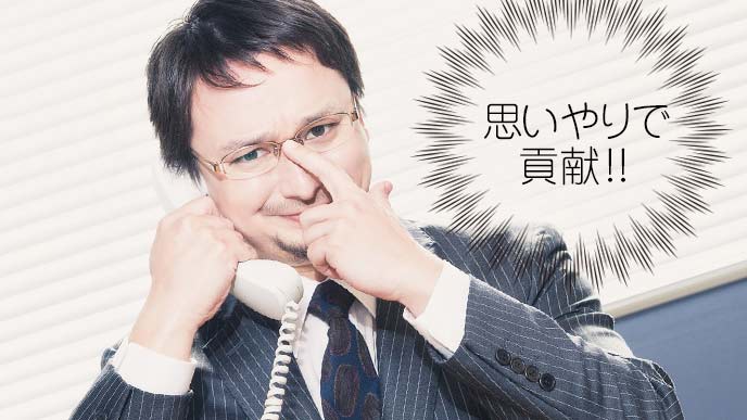 眼鏡をなおす電話をしているサラリーマン