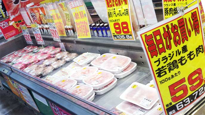 スーパーの特売品コーナー