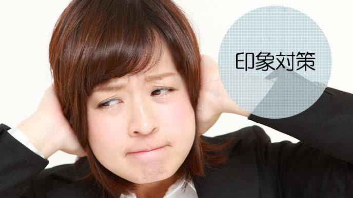 ヘアースタイルを気にする女性