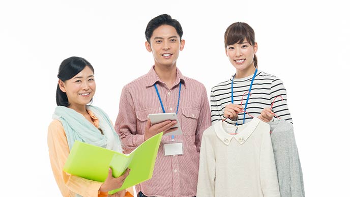 アパレルで働くスタッフ