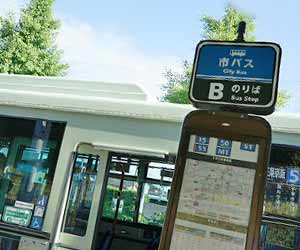 市バス停留所