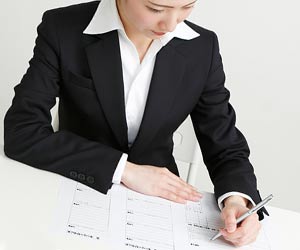 自己分析する就活学生