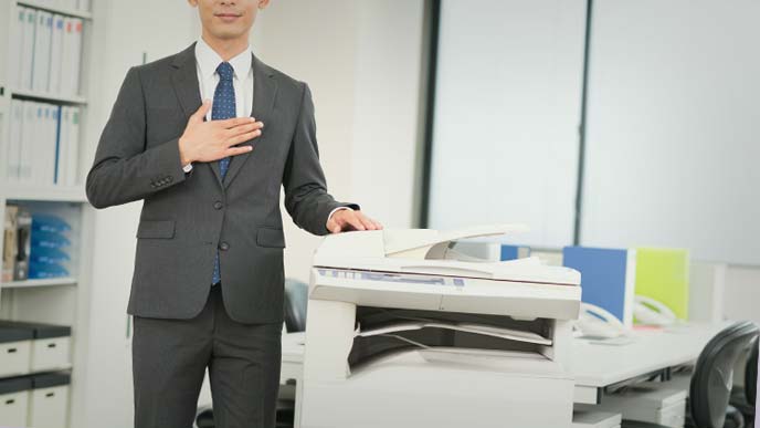 コピー機をすすめる営業マン