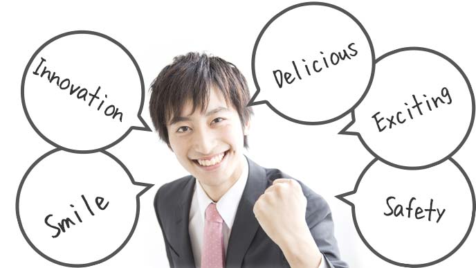 キーワードを思いつくスーツ姿の若い男性