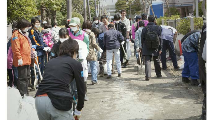 復旧にあたるボランティアスタッフ