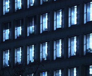 オフィスの灯り