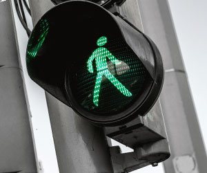 交差点の歩く青光