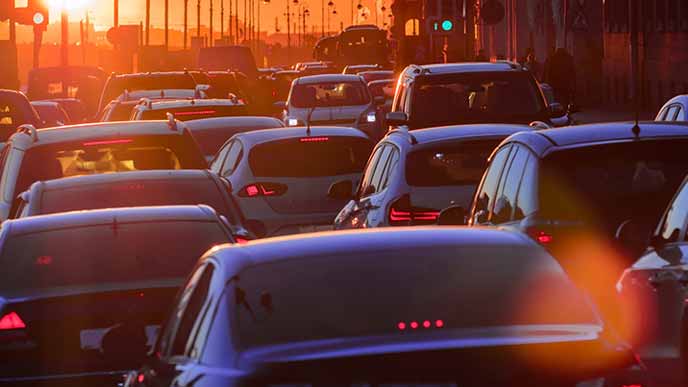 夕方の車の渋滞