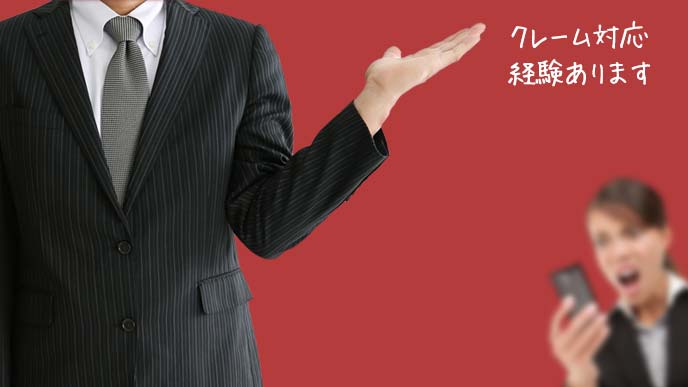 クレーム対応経験をさらっと述べる男性
