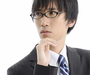 冷静に考える男性
